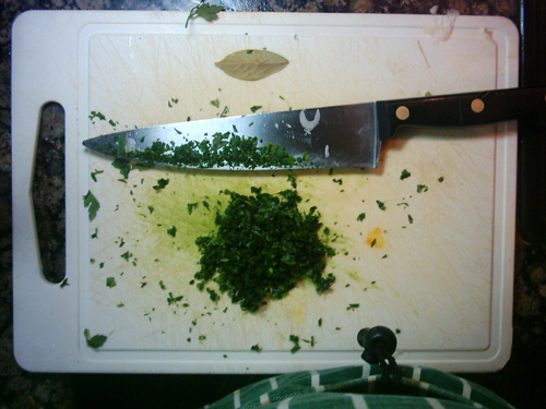 finely chopped parsley for the txipirones recipe